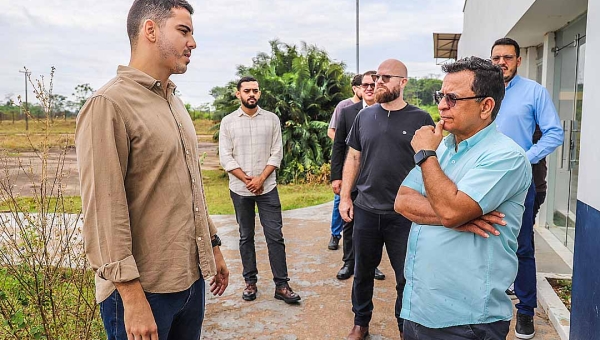 Acompanhado do secretário Ítalo, Gonzaga visita obras da ZPE que vão agilizar exportação no Acre