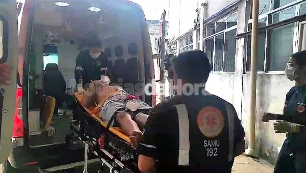 Homem é vítima de tentativa de execução enquanto descansava na varanda de casa, em Rio Branco