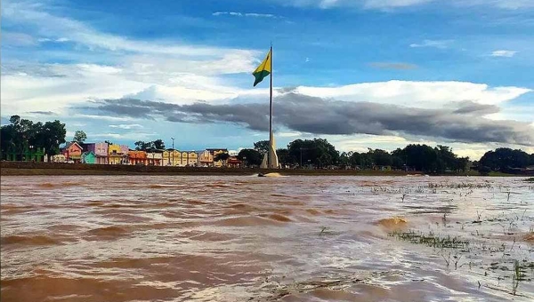 Cheia do Rio Acre: Defesa Civil propõe remoção preventiva de famílias em Rio Branco