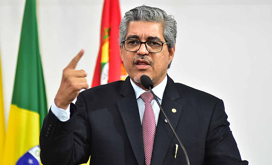 Edvaldo questiona transferência do patrimônio público do setor de Nefrologia da Fundação para a iniciativa privada