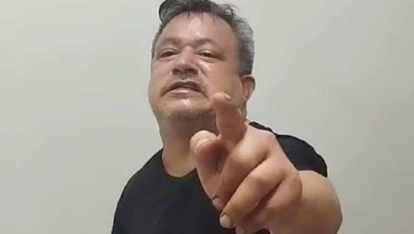 Pastor Maycon Gomes fala em “línguas estranhas” e “profetiza” logo após ser preso: “Assim diz o Senhor!”