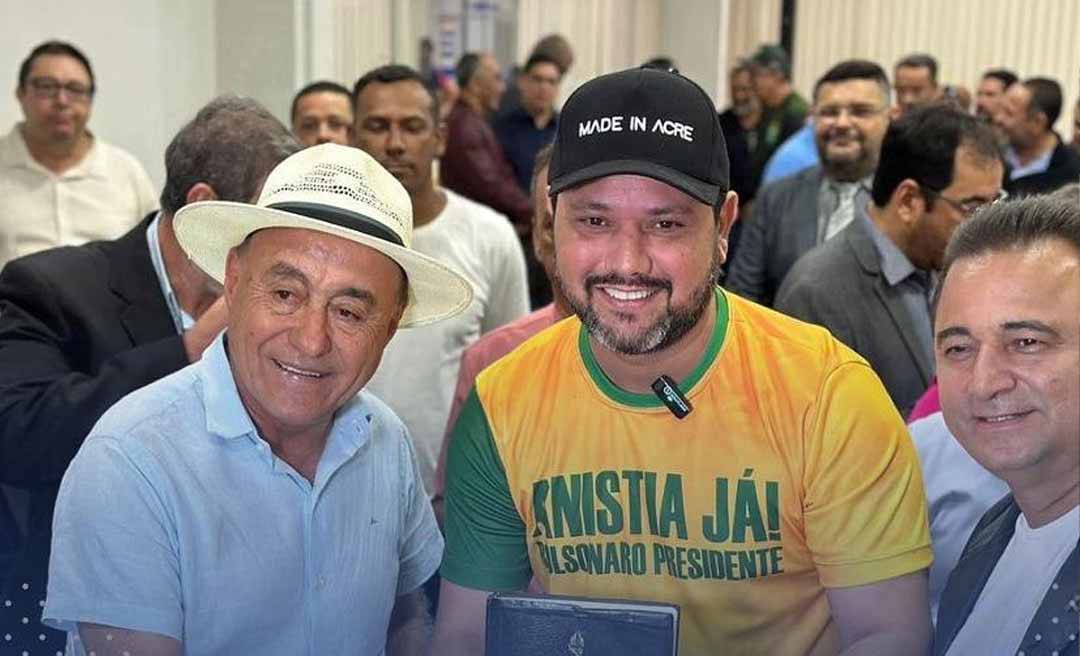 Bíblia nas escolas: Bocalom sanciona lei com valores cristãos, apesar de recomendação do veto pelo MPAC