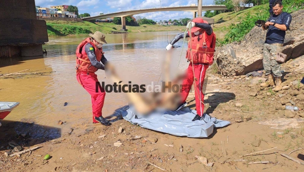 Corpo em decomposição é encontrado preso em balseiros na ponte Juscelino Kubitschek, em Rio Branco