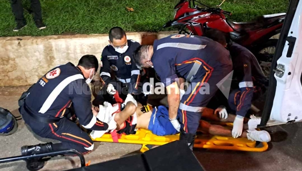 Com sinais de embriaguez, motociclista sofre graves ferimentos após acidente na Avenida Ceará
