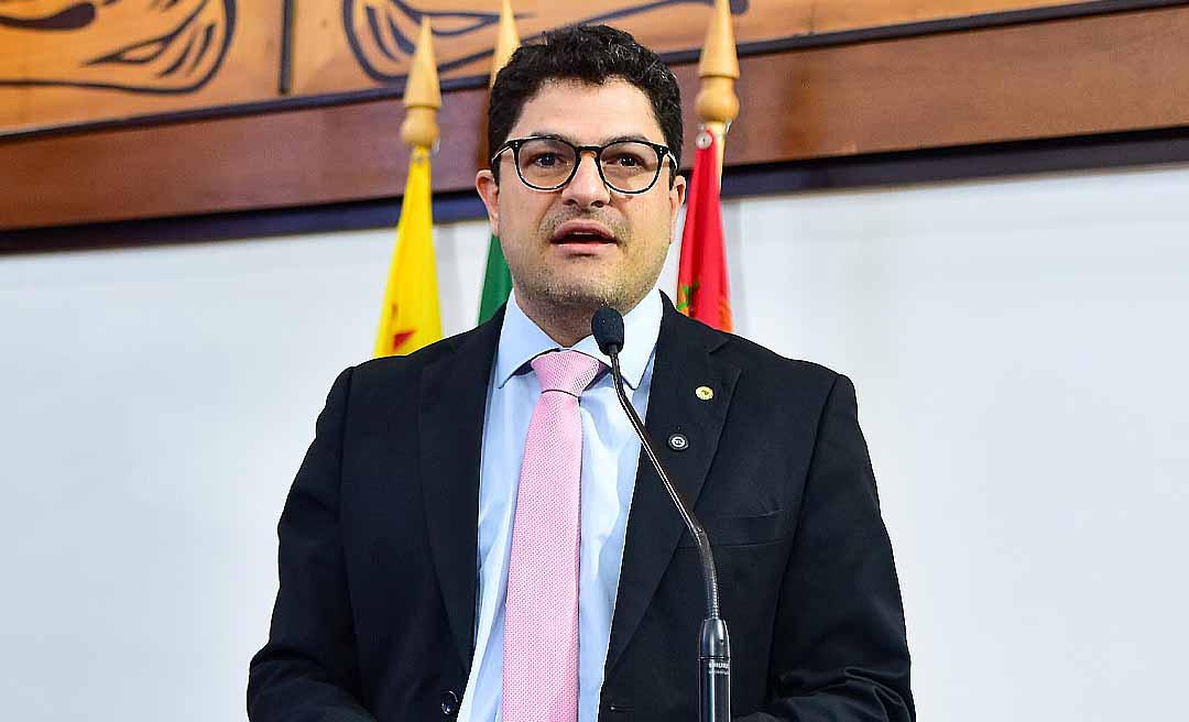 Eduardo Ribeiro defende músicos ameaçados de multa por shows ao vivo na noite acreana