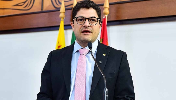 Eduardo Ribeiro defende músicos ameaçados de multa por shows ao vivo na noite acreana