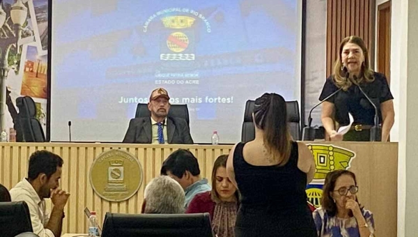 Lene Petecão desabafa sobre eleições e destaca a importância de honrar os colegas de parlamento: “Devem ser valorizados”