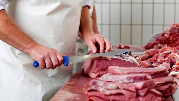 Com alta no preço da carne, rio-branquense pagou mais caro pela cesta básica em outubro, revela estudo