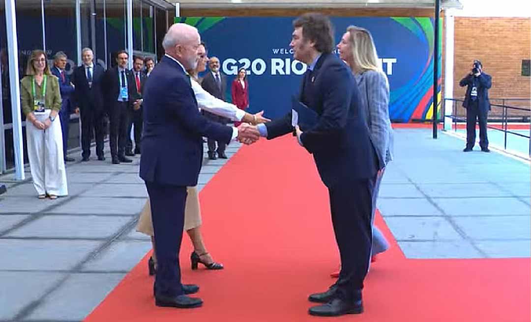 G20: após troca de farpas, Lula recebe Milei com aperto de mão formal