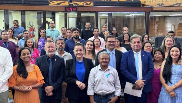 Michelle Melo homenageia conselheiros tutelares em sessão solene na Aleac