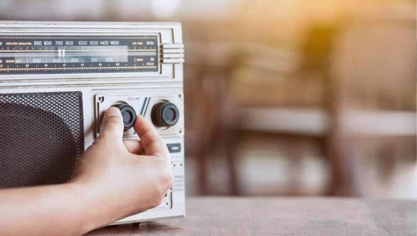 Rádio mantém relevância no Brasil, com 79% da população conectada ao meio de Comunicação