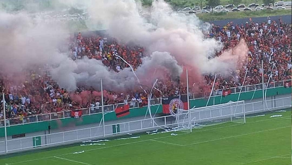 Acreflanáticos, torcida organizada do Flamengo no Acre, dá show na arquibancada da Arena da Floresta