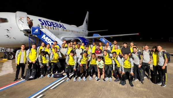 Time do Flamengo chega em Rio Branco e é recepcionado de forma calorosa por torcedores, com movimento AeroFla