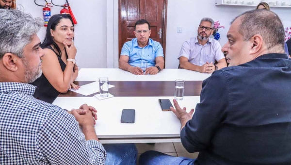 Gonzaga e Assur discutem com prefeita de Senador Guiomard o funcionamento da ZPE e estratégias comerciais para o município
