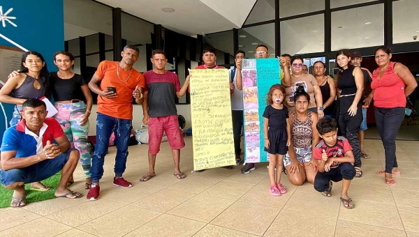 Famílias despejadas do “Terra Prometida” ocupam entrada da Aleac em busca de moradia: “Não tivemos direito de retirar nossas coisas, muitos perderam tudo!”