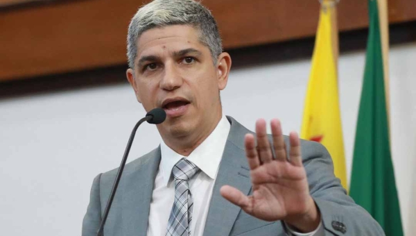 “Eu não sei qual o interesse do governo com essas empresas”, diz Calegário ao falar de terceirizadas ‘caloteiras’