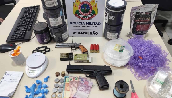 Apreensão de drogas e armas termina em prisão de mulher no Ramal da Judia, zona, em Rio Branco