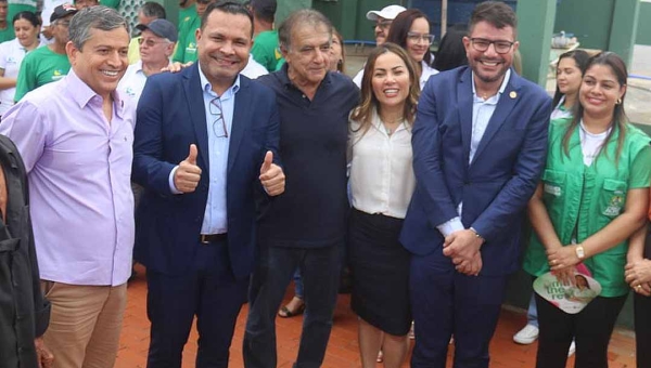 Gladson Cameli e José Bestene entregam obras do Saneacre em Epitaciolândia em clima de festa