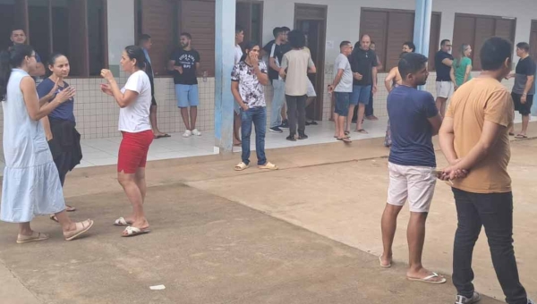 “Não tem cadeira e nem lugar na sala para fazermos a prova”, desabafa candidata do concurso da Educação