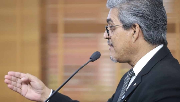 Com explosão de denúncias na aplicação das provas da Educação, Edvaldo defende escolha de nova banca e reaplicação das avaliações