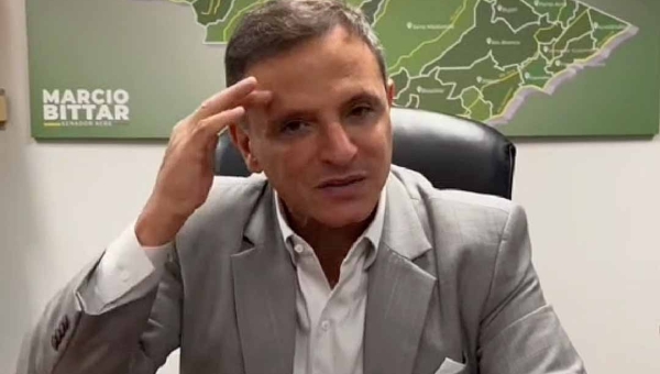 “Adulto faz o que quer, mas não envolvam crianças”, diz Márcio Bittar