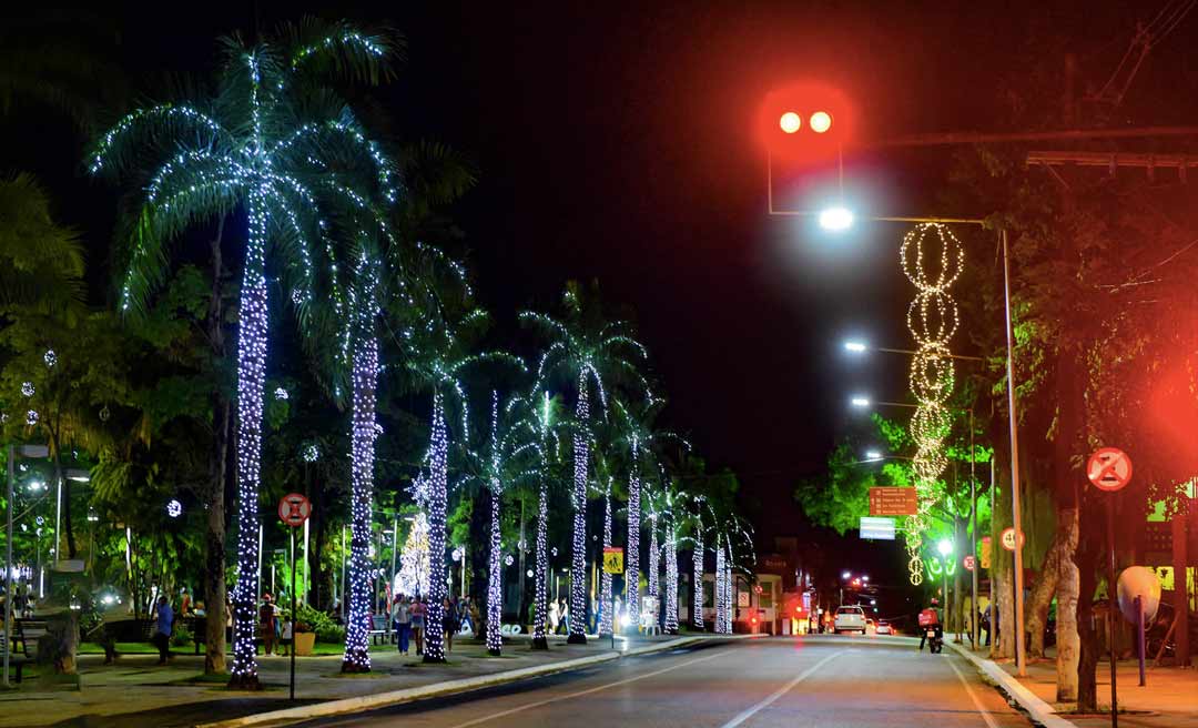 Luzes de Natal na Praça da Revolução serão acesas no sábado, anuncia prefeitura