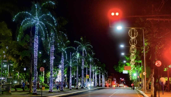Luzes de Natal na Praça da Revolução serão acesas no sábado, anuncia prefeitura