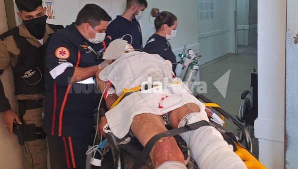 Jovem sobrevive após fingir estar morto durante ataque de facção criminosa no bairro São Francisco, em Rio Branco