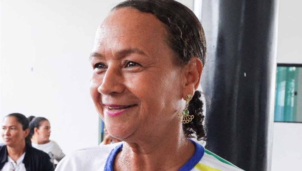 ‘Eu vou realizar meu sonho’, diz senhora de 57 anos sobre curso de corte e costura que tem transformado a vida de mulheres no Acre