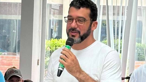 Em Brasília, vereador eleito André Kamai, anuncia investimento do governo Lula de 39 milhões para a saúde em Rio Branco
