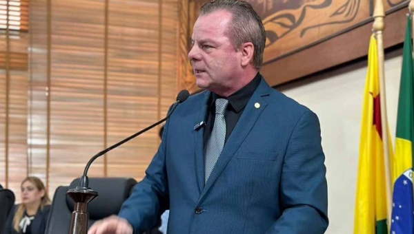 Longo pede fiscalização sobre soltura de fogos com barulho nas festas de fim de ano