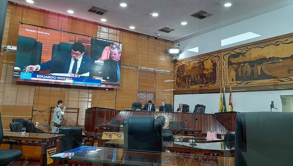 Sem consenso, deputados “cruzam os braços” e adiam votação do orçamento para quinta