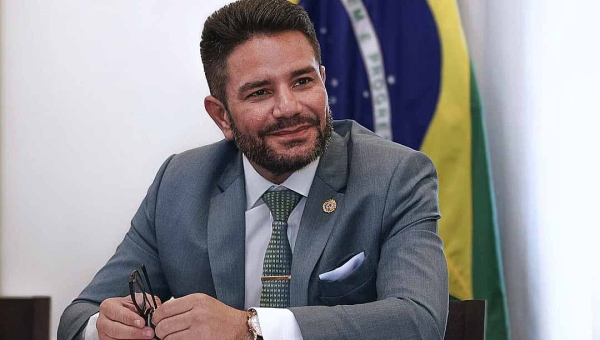 “Apoiamos qualquer investigação”, diz Gladson sobre operação na Secretaria de Habitação