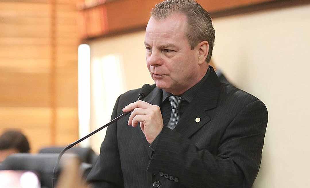 Pedro Longo pede que Gladson estude aumento do valor do auxílio-alimentação para servidores