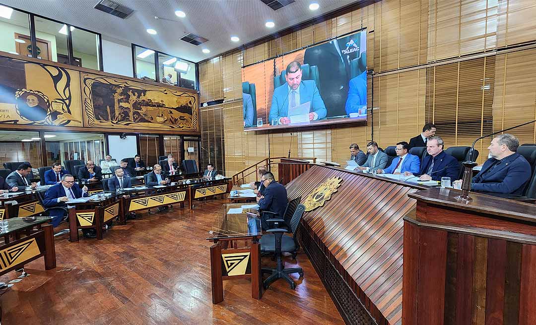 Orçamento superior a R$ 12,1 bilhões para 2025 é aprovado na Aleac, sob protestos da oposição após rejeição de emendas