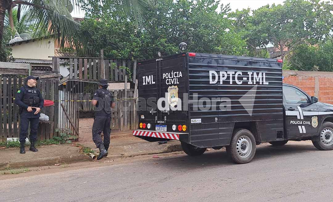 Homem é encontrado morto em frente à sua casa no bairro Cidade do Povo; crime pode estar relacionado à guerra entre facções