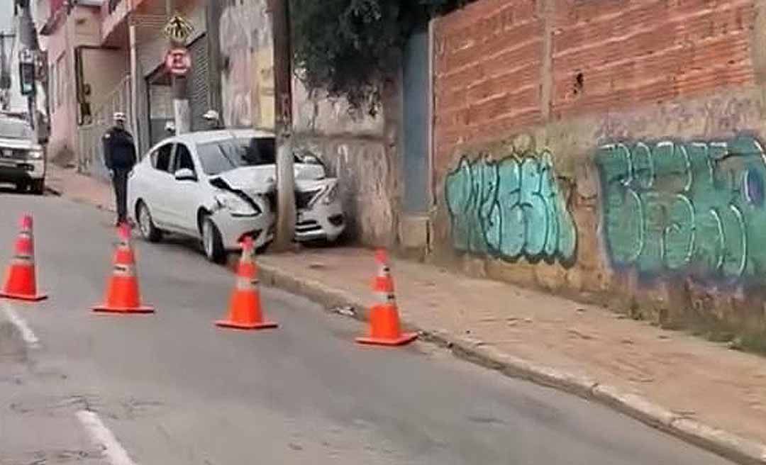 Motorista sofre mal súbito e veículo colide contra poste em Rio Branco; vítima é salva por passageiro