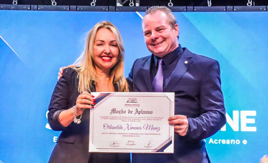 Sula Ximenes recebe moção de aplauso da Aleac em reconhecimento ao trabalho à frente do Deracre