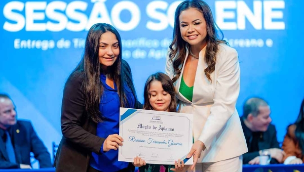 Michelle Melo homenageia advogado Romano Gouveia com Moção de Aplausos in memoriam