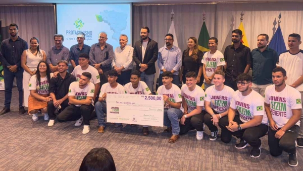 Ao premiar vencedores, Jarude anuncia desafio Jovens que Fazem Diferente nos 22 municípios em 2025