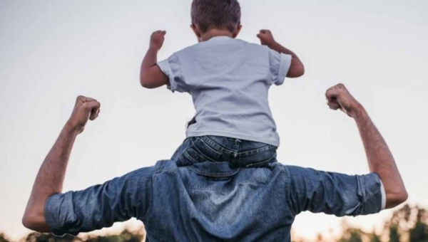 Servidores do Acre que são pais solos, biológicos ou adotantes, passam a ter 120 dias de licença paternidade