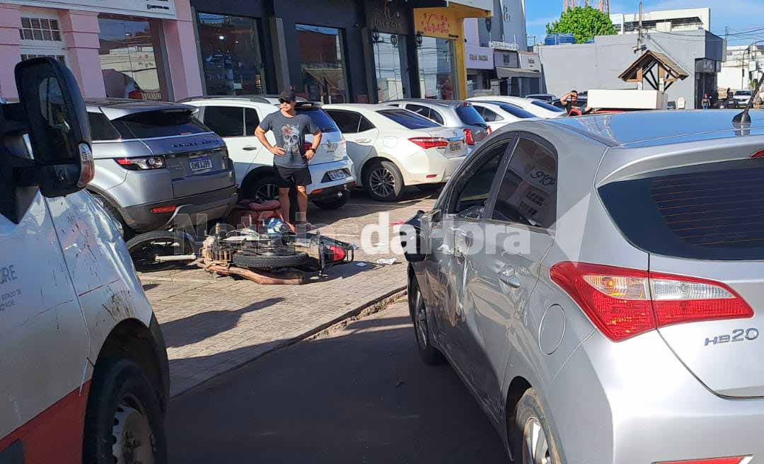 Motoboy sofre fratura exposta em acidente na Rua Rio de Janeiro, em Rio Branco