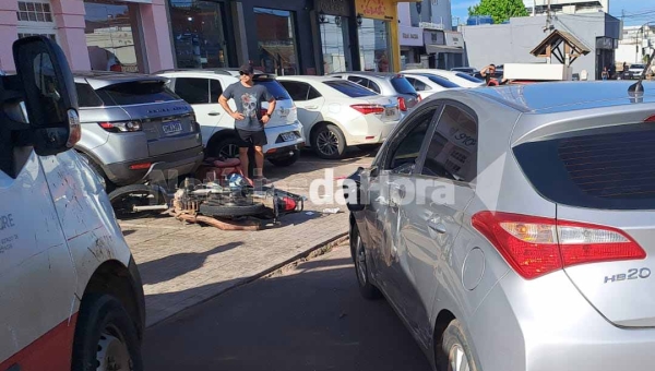 Motoboy sofre fratura exposta em acidente na Rua Rio de Janeiro, em Rio Branco