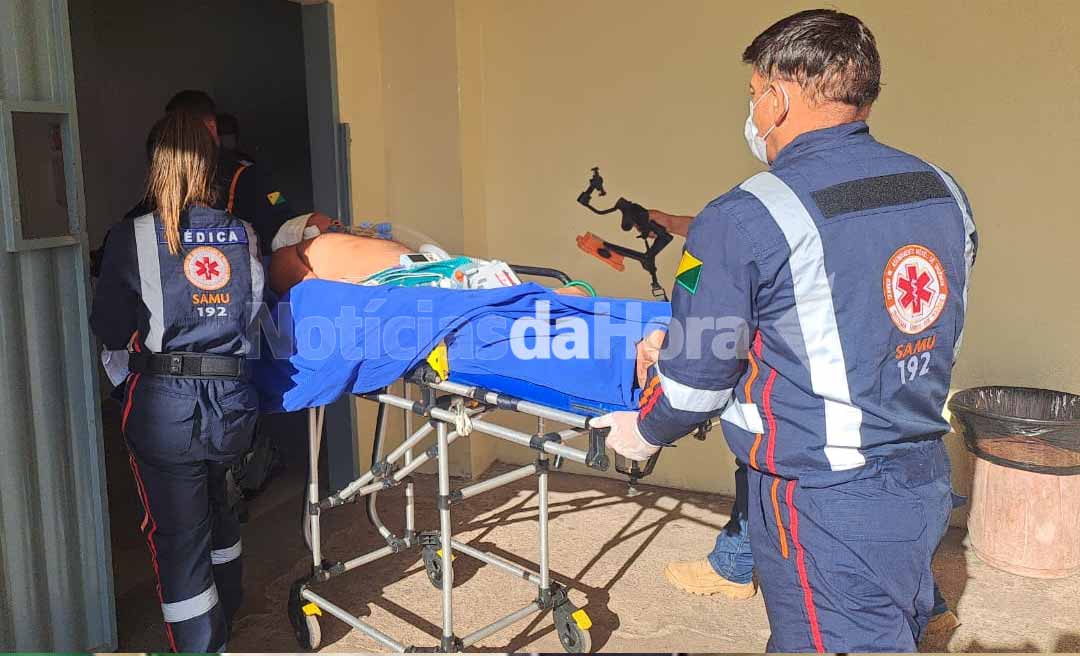 Homem é atacado com terçado após bebedeira com amigo; estado de saúde da vítima é gravíssimo