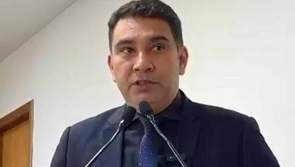 Samir Bestene parabeniza Bocalom e Gladson por decoração natalina e sugere transporte gratuito para famílias menos favorecidas prestigiarem o evento 