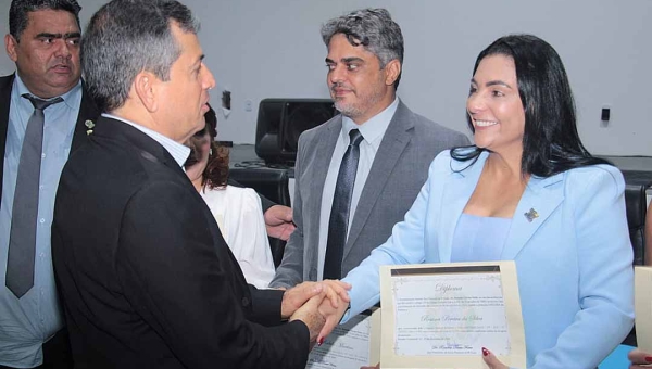 Ao lado de Ney do Miltão, Rosana Gomes é diplomada prefeita de Senador Guiomard pelo TRE/AC