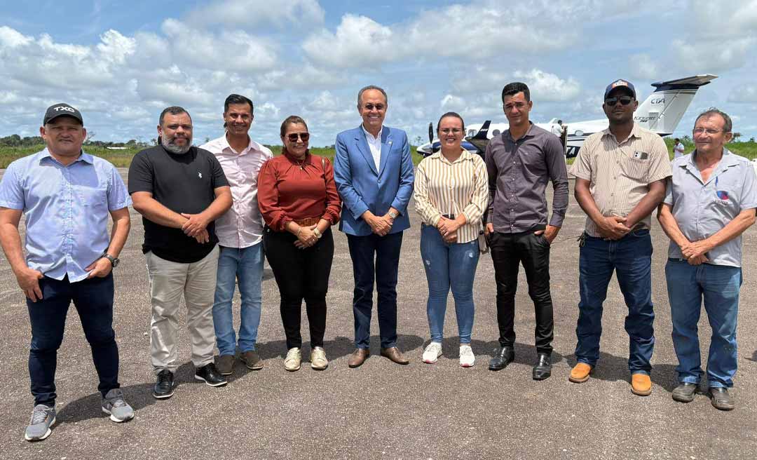 Vereadora Ana Queiroz acompanha Silas Câmara, em visita ao Frigorífico Frigoraça