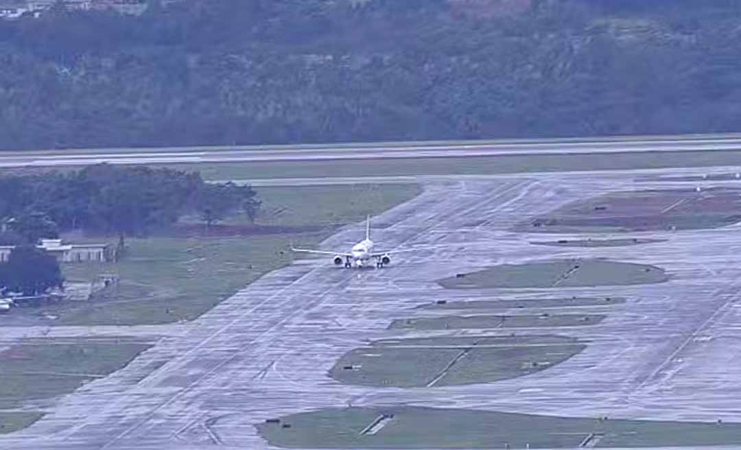 Avião da companhia aérea Latam faz pouso forçado em Brasília após emergência