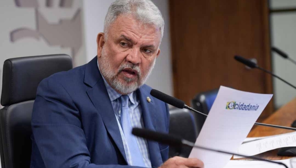Petecão anuncia pagamento de R$ 5,6 milhões para aquisição de usina móvel de asfalto no Acre