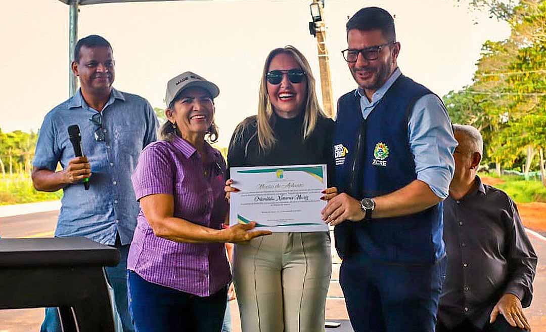 Sula Ximenes recebe Moção de Aplausos da Câmara Municipal de Plácido de Castro